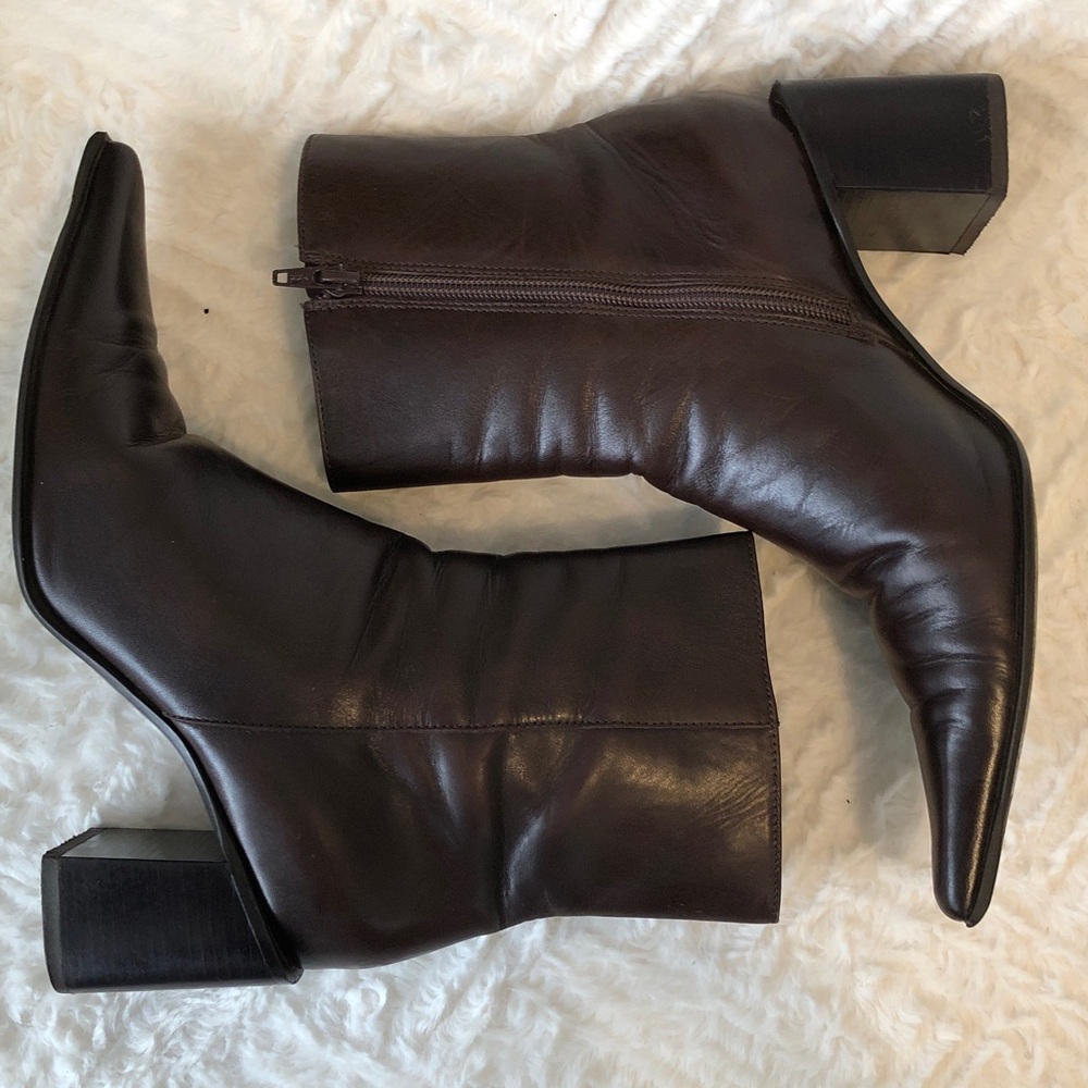 *WINTER SALE* Nine West Brown Pointed Toe Ankle Boot with Block Heel, Size 7. - Picture 3 of 10